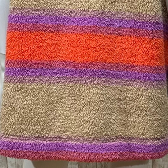 Koolaburra by UGG Cozy Sherpa Hooded Vest [1447] - Picture 6 of 9